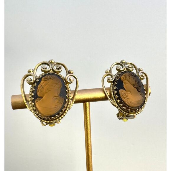 Stunning Vintage Cameo Intaglio Earrings by Whiting & Davis - Picture 2 of 8